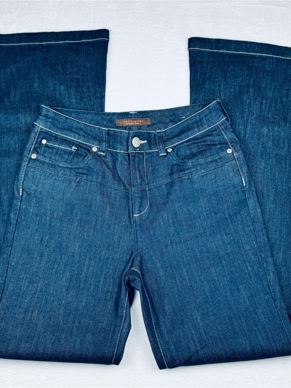 The Limited dark wash flared denim jeans. Women’s size 8. Long length.